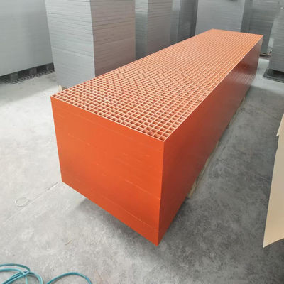 Rejilla de color naranja de tamaño de malla 40x40 de altura 50mm, tamaño de panel 1007x4040mm, superficie cóncava.