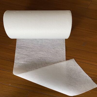 Fibra de vidrio cortada en hebras de esterilla peinada con una capa de velo de poliéster para pultrusión de FRP, peso unitario de 240 g por metro cuadrado, para hacer que la superficie sea muy lisa, ampliamente aplicada en paneles de marco solar