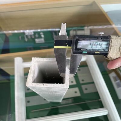 Perfiles de tubos rectangulares de FRP versátiles hechos de poliéster epoxi y resinas fenólicas que proporcionan aislamiento eléctrico y durabilidad