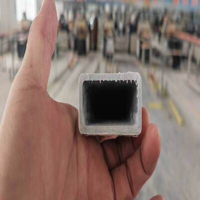 Perfiles de tubo rectangular de FRP resistente al calor hechos de velo de poliéster y resinas insaturadas que brindan aislamiento eléctrico y durabilidad