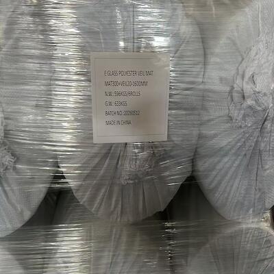 Al por mayor E Glass Polyester Veil Mat MAT300+VEIL20 1600MM, 6 rollos por lote, E-glass fiber veil mat para FRP compuesto, resistente a la corrosión, fabricado en China con suministro estable de lotes.